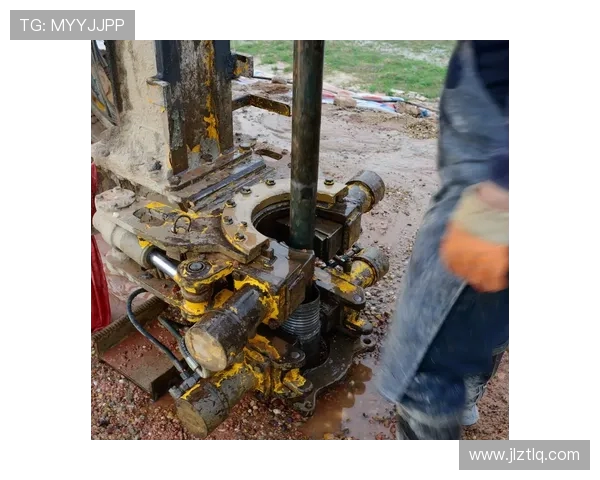 挖掘机人防工程地下室深度开挖 挖掘机人防工程地下室深度开挖